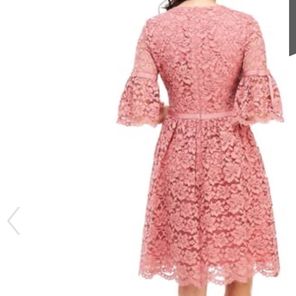 Gal Meets Glam Josephine Floral Lace Dress. - Picture 3 of 11